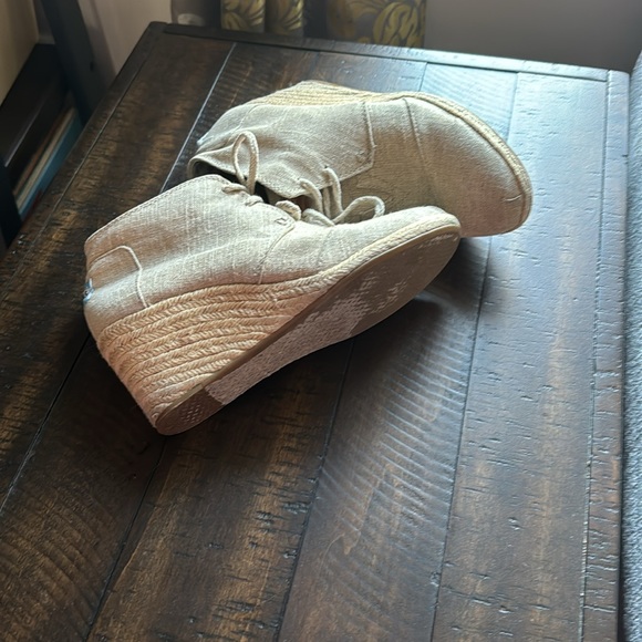 TOMS Natural Burlap Desert Espadrille Wedge Bootie, size 8 - Picture 2 of 7